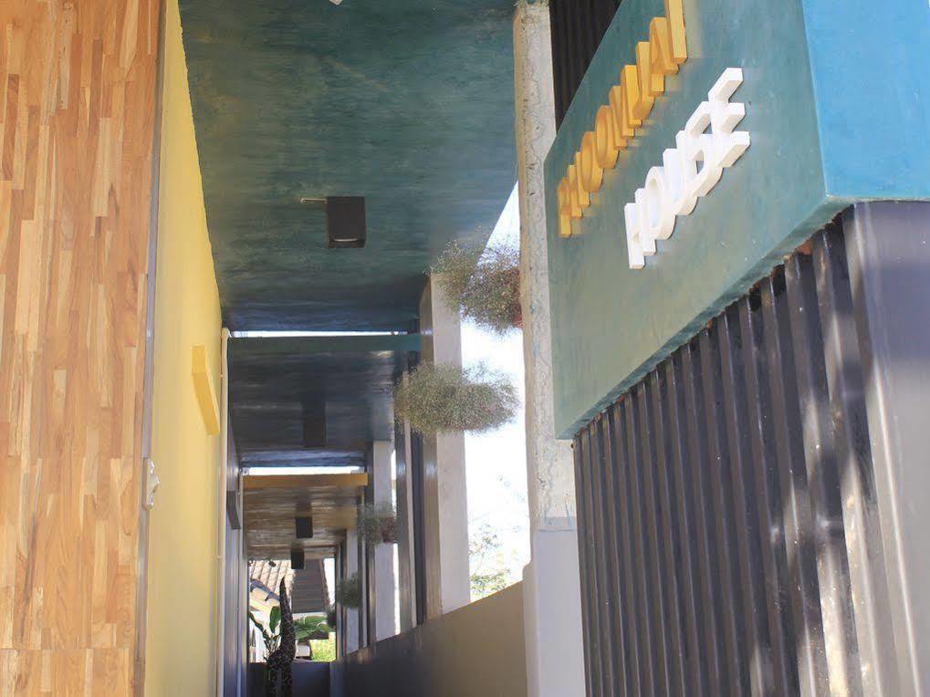 Apartamento Oyo 303 Phoomjai House Chalong Exterior foto